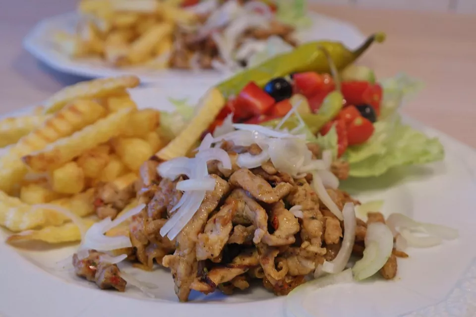 Gyros Teller mit Beilagen im Quattro Stagioni Mülheim