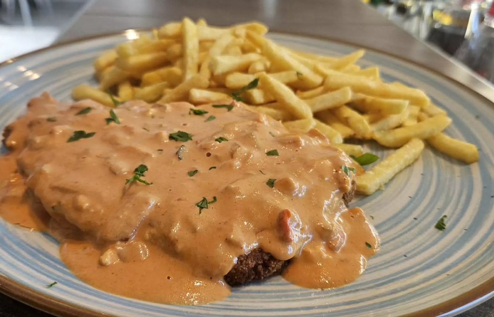 Schnitzelgerichte in verschiedenen Variationen